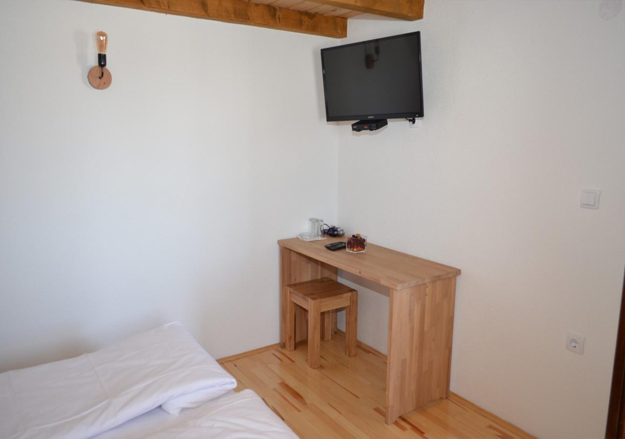 Konoba Ognjiste Bed & Breakfast Sokolac  Dış mekan fotoğraf