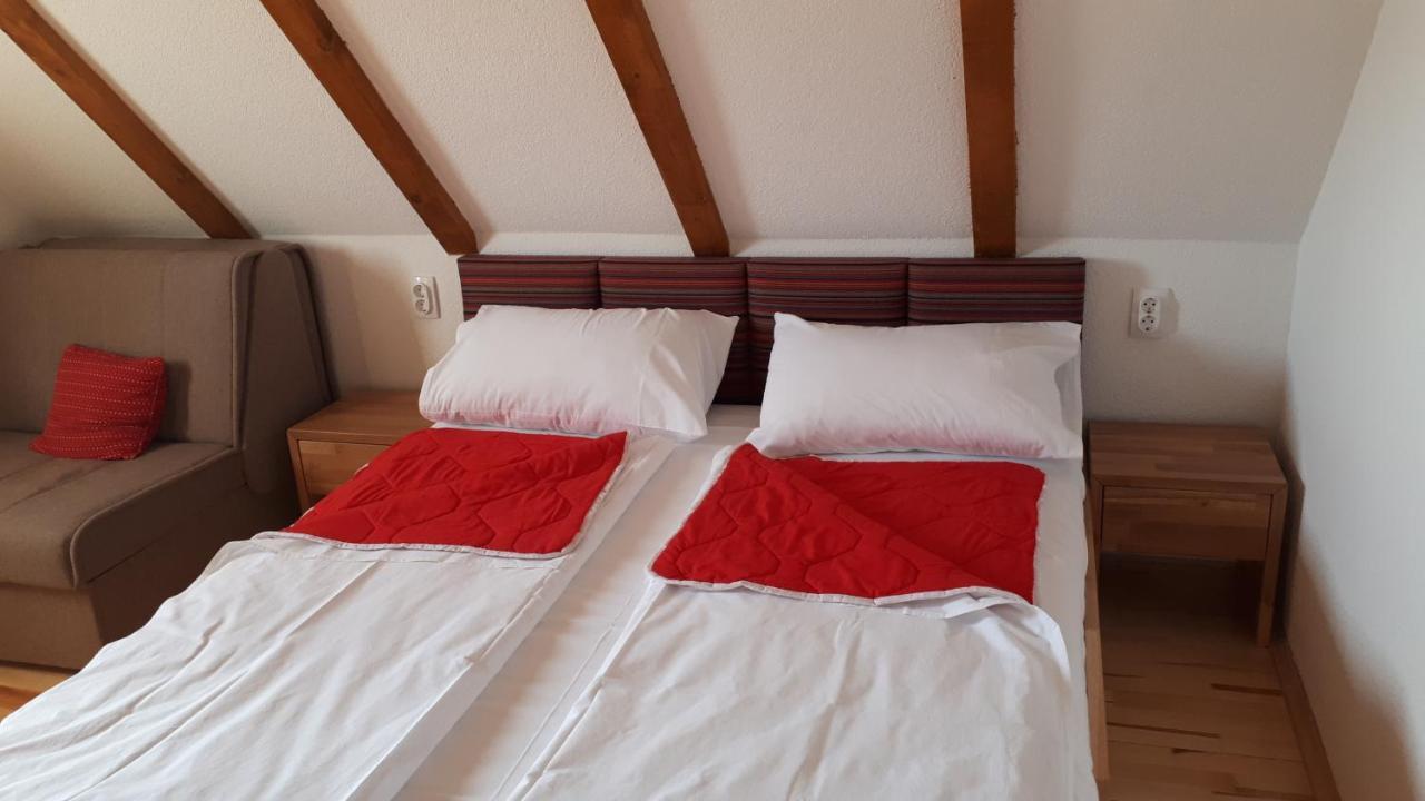 Konoba Ognjiste Bed & Breakfast Sokolac  Dış mekan fotoğraf