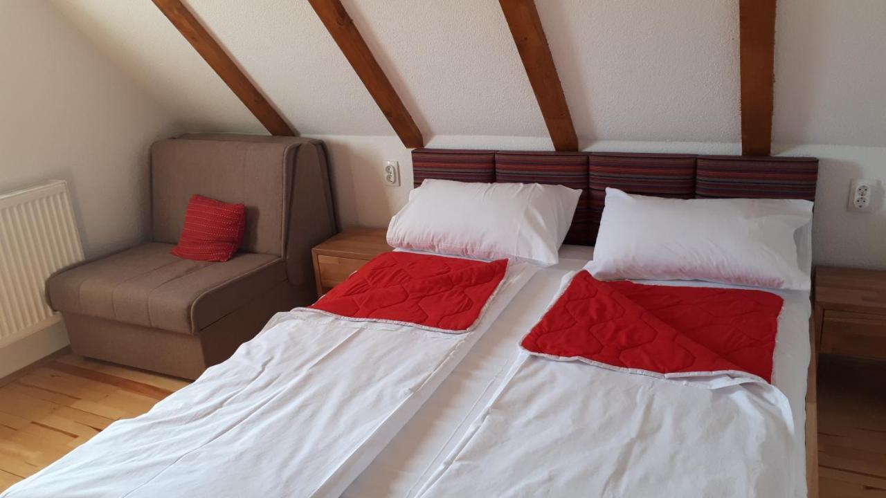 Konoba Ognjiste Bed & Breakfast Sokolac  Dış mekan fotoğraf