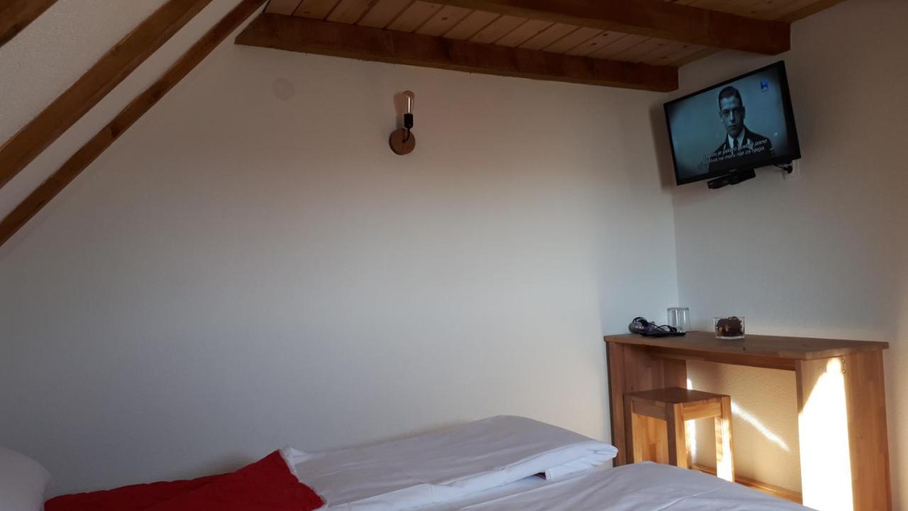 Konoba Ognjiste Bed & Breakfast Sokolac  Dış mekan fotoğraf