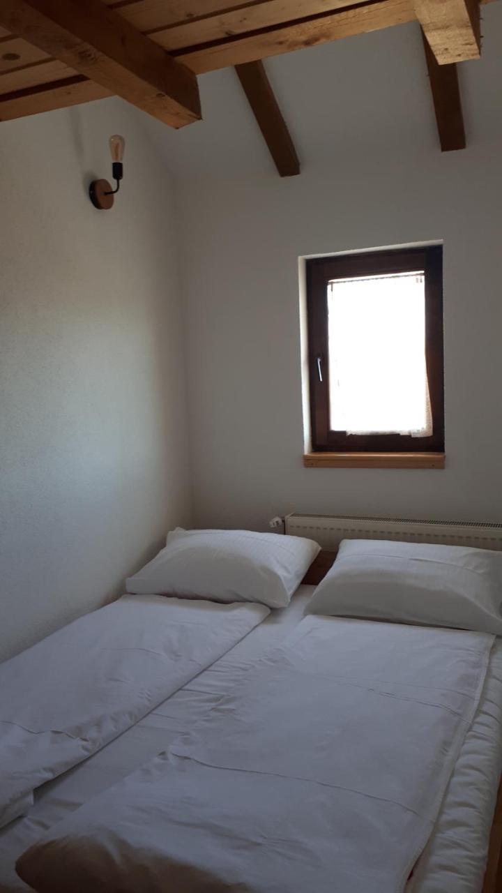 Konoba Ognjiste Bed & Breakfast Sokolac  Dış mekan fotoğraf