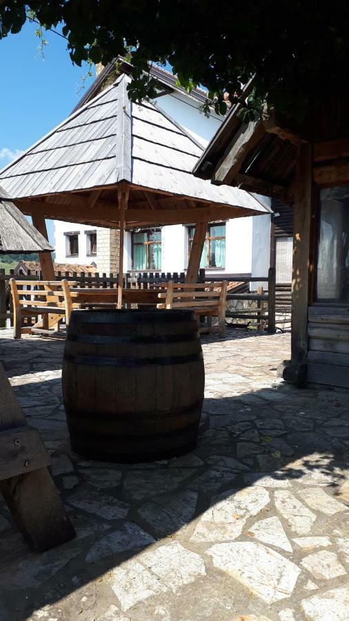 Konoba Ognjiste Bed & Breakfast Sokolac  Dış mekan fotoğraf
